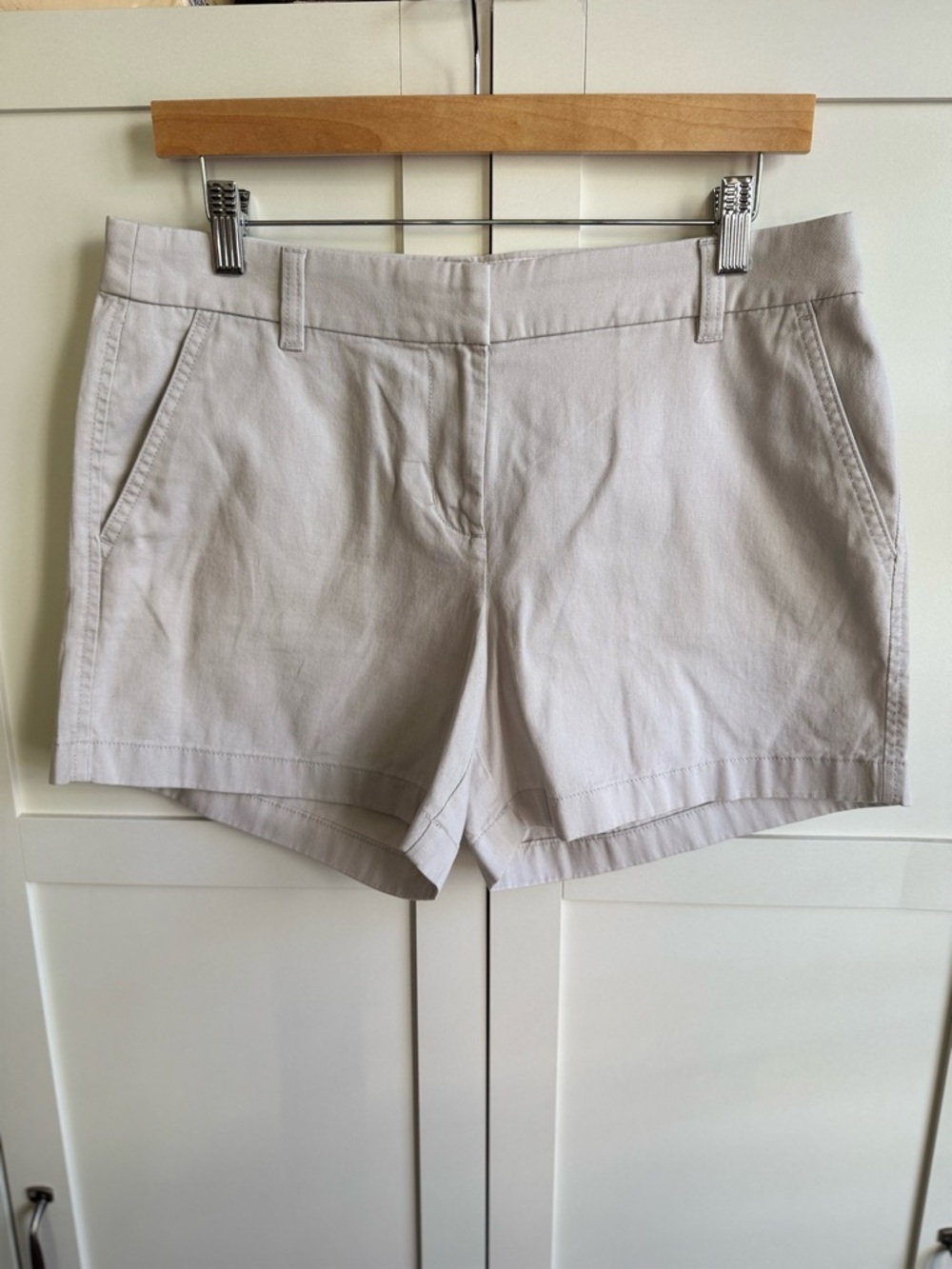 J.Crew Factory 5” Classic Chino Short Size 8 light grey/stone - Picture 2 of 4